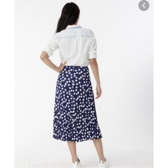 J Crew Navy Floral Pleated Midi Skirt. NWOT. Size 6 - Picture 2 of 11